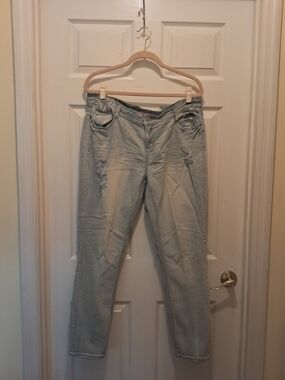 BONGO Vintage Light Wash Distressed Women's Jeans - Size 16W